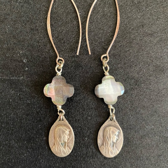 Blessings in Disguise earrings - Picture 1 of 2